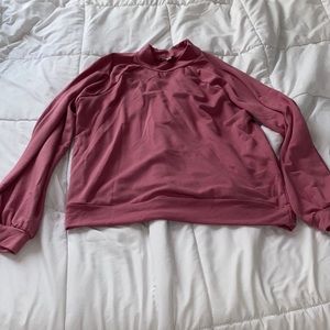 turtleneck long sleeve wavy shirt.